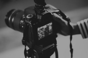 A black and white photo of a DSLR camera.